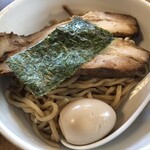 215242601 - 濃厚魚介つけ麺（990円）、味玉（+100円）、トッピングトロトロチャーシュー（+350円）