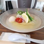 鶏×麦 らら - 冷製貝出汁ジュレラーメン！冷え冷えですよ！玉子をプラスしてます。