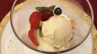 札幌パークホテル - 「札幌パークホテル特製ダブルチーズケーキのパフェ仕立て フルーツ添え」