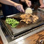Nyu Omon - 鶏肉・ピーマンのカレー・ニンニク・レモングラス炒め