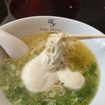 らぁ麺 ドゥエイタリアン - チーズを麺に絡めてもクドくならない