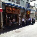 田中そば店 - 平日12:00現着、並び8名。