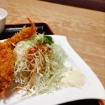 Tonkatsu Katsuhan - 最初は「トマト＆ガーリック」をかけました。