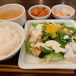 パルファン - 鶏肉と葉野菜のマスタードクリームソース