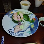 与し田 - ぎんカレイ船上締めの刺し身、カレイなのにピンク色シコシコで美味しかったです。