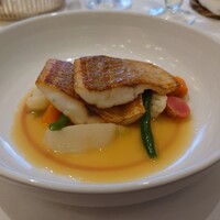 BENOIT Kyoto Alain Ducasse - メイン1 市場から届いた鮮魚 野菜のギリシャ風 202308