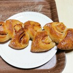 アゴチ ベーカリー - ベーコンエピ(税込￥220)