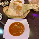 PAK MASALA RESTAURANT - バターチキンカレー、ナン。