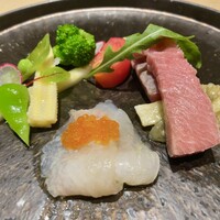 トレヴィーテ - 本マグロの中トロ・サラダ 天然平目のカルパッチョ 焼きナス アンチョビ
