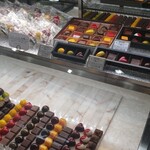 シャンドワゾー - 左上の訳ありチョコはランダムに5個も入っていてお徳です