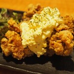 Zenseki Kanzen Koshitsu Izakaya Museigen Nomihoudai Mio - 若鶏の揚げ　自家製タルタルソースがけ