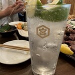 やきとん 木々家 - お酒はこんな感じで並々と入っていて嬉しい！