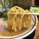 横浜家系ラーメン 三郷家 - 今日の麺はいつもより硬めでコシがありました。