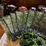横浜家系ラーメン 三郷家 - 海苔増しは5枚100円。