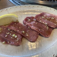 焼肉 The INNOCENT CARVERY 新丸ビル店 - 追加のタン