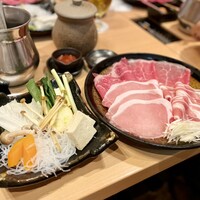 銀座しゃぶ通 マロニエゲート店 - 松阪牛モモ肉・黒豚・合鴨のしゃぶしゃぶ