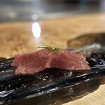 Teppanyaki Gurou - 最高級A5里毛和牛の炙り寿司