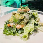 SDT TOKYO - 海老とアボカドのクリーミーナッツサラダ。