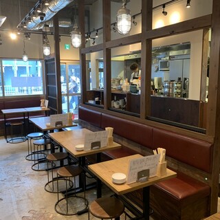 アクセス良好♪明るいネオ大衆居酒屋。デート・女子会にも最適！