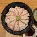 Kushikou - 炙りサーモン丼