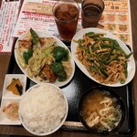 わ楽 - ハーフ&ハーフ…いや、完全に2人前かと…