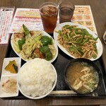 居酒食堂 わ楽 - ハーフ&ハーフ定食(回鍋肉&青椒肉絲) R5.8.23 1,000円