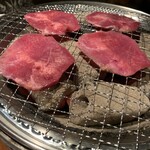 和牛炭火焼肉ビストロ 飛び牛 - 