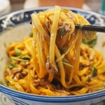 餃子そして焼味 巣王 - 牛醤拌麺