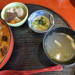 オゴッソ - 小鉢も充実。