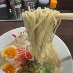 久留米ラーメンふくの家 - 麺　　人力にこだわる麺は、いかに！