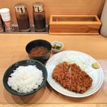 むさしや - 上ロースかつ定食（ごはん大盛り : 無料） 1,650円