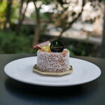 パティスリー ショコラトリー エメラ - 