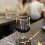 Uobaru Arubata - 2杯目は赤ワイン♫ ハッピーアワー価格なのでグラスは小さいです