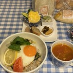 鞠奴パン食堂 - 料理写真:この日のランチはガパオライス