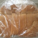 ブレッドボックス - 山食パン140円（税込）