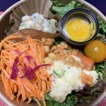 KUKUNA DELI - ３種類のサラダがギッシリ♫