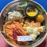 KUKUNA DELI - ２種類あった「本日のサラダ」から私が選んだのはこれ！
