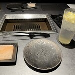Gyuuno Tatsujin - 岩塩プレートとレモンサワー