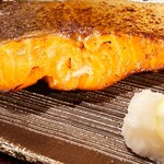 シンヨコ商店 - ランチ 本日の焼き魚定食 サーモンの柚庵