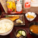 シンヨコ商店 - ランチ 本日の焼き魚定食 サーモンの柚庵