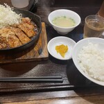 肉食堂 最後にカツ。 - 