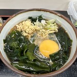 立喰いそば 山吹 - セットの蕎麦にワカメ、玉子を追加