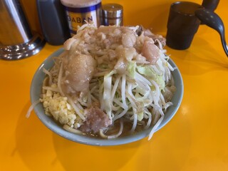 ラーメン二郎 - 小ラーメン（900円野菜ニンニクアブラ）