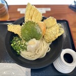 Udon Tabekaikan - 人気NO1メニュー　市場の野菜天ぶっかけ720円税込