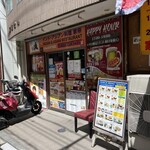 猫丸食堂 - ★開店待ちの間、隣のカレー屋さんにお客さんが次々に入っていきました。人気⁉️今度行ってみようかな（ｳﾜｷ？）