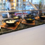 DUSIT THANI GUAM RESORT - みそ汁の具の豆腐とわかめ/たくわんもあった