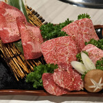 個室韓国焼肉 萬和苑 - 和牛5種盛り合わせ　¥2,780