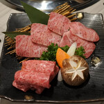 Koshitsu Kankoku Yakiniku Banwaen - 和牛上ロース　¥1,780
                        和牛上カルビ　¥1,780