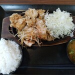 Suizu Pa-Kingu Eria No Bofu Doko To - 豚もやし生姜焼き&唐揚げ定食