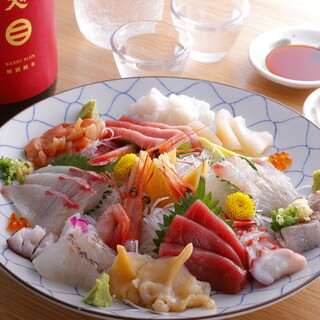 豊洲で仕入れた旬の食材、江戸前鮨をリーズナブルに！